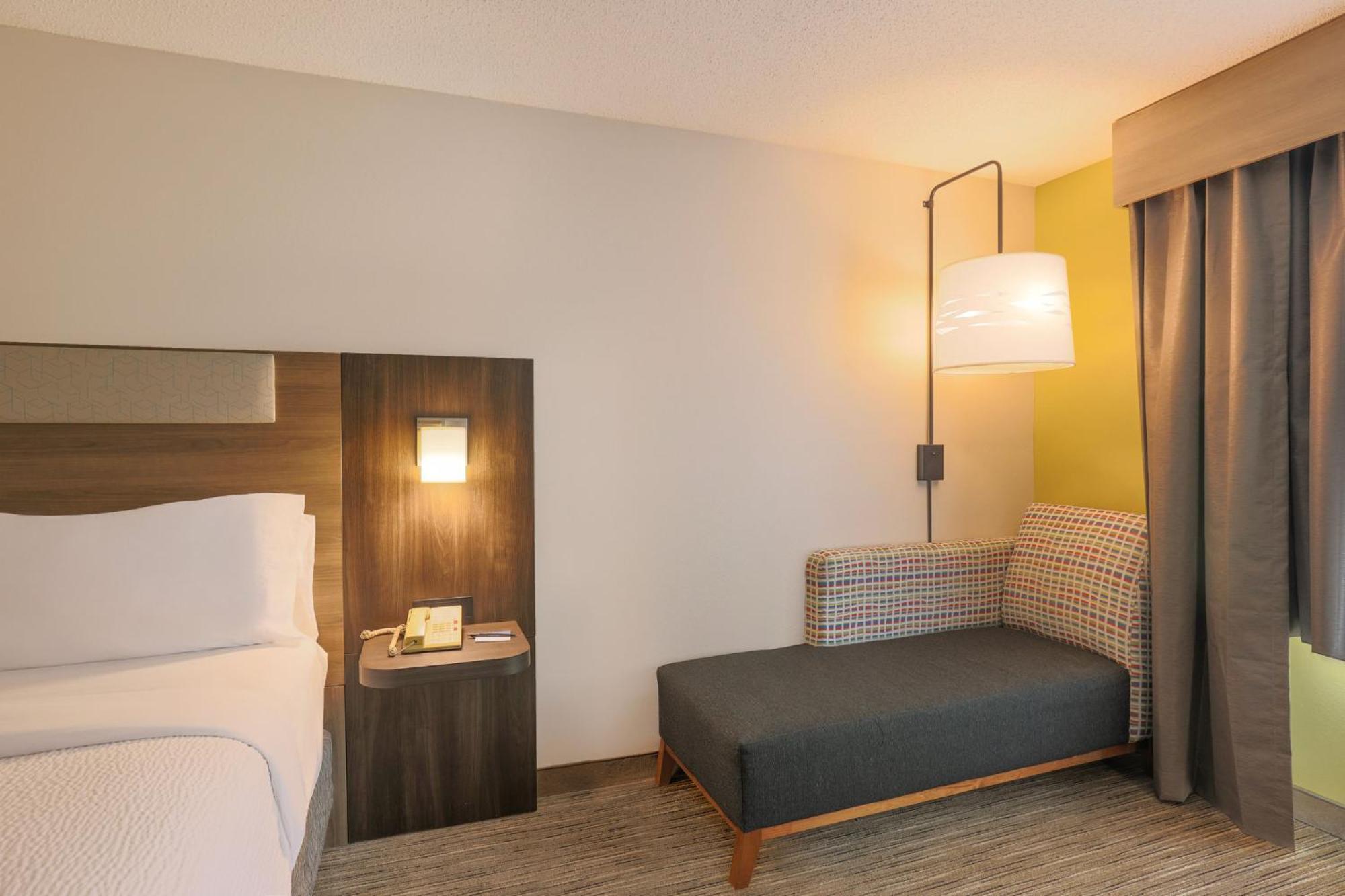 Holiday Inn Express Hotel & Suites Raleigh North - Wake Forest By Ihg Екстериор снимка