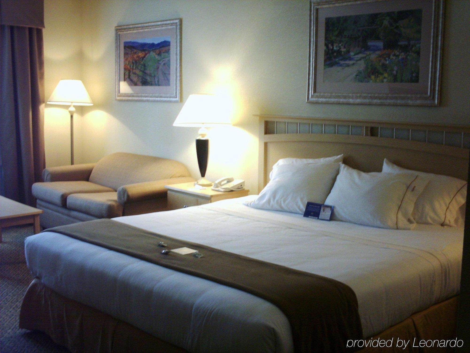 Holiday Inn Express Hotel & Suites Raleigh North - Wake Forest By Ihg Стая снимка